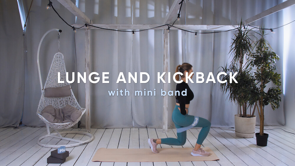 Zdjęcie ćwiczenia Lunge and kickback with mini band