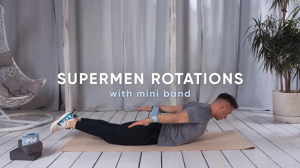 Zdjęcie ćwiczenia Supermen rotations with mini band