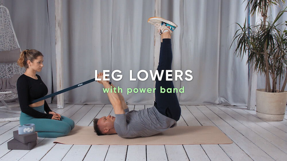 Zdjęcie ćwiczenia Leg lowers with power band