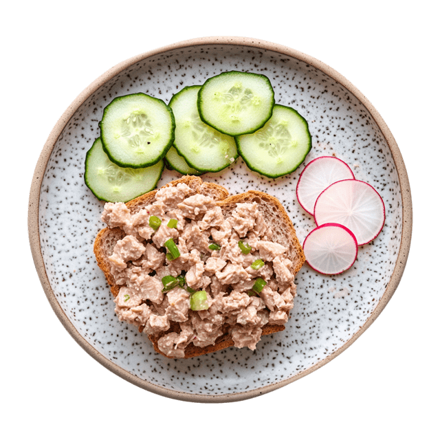 Pasta z tuńczyka z kaparami, oliwkami, rzodkiewką i pieczywem