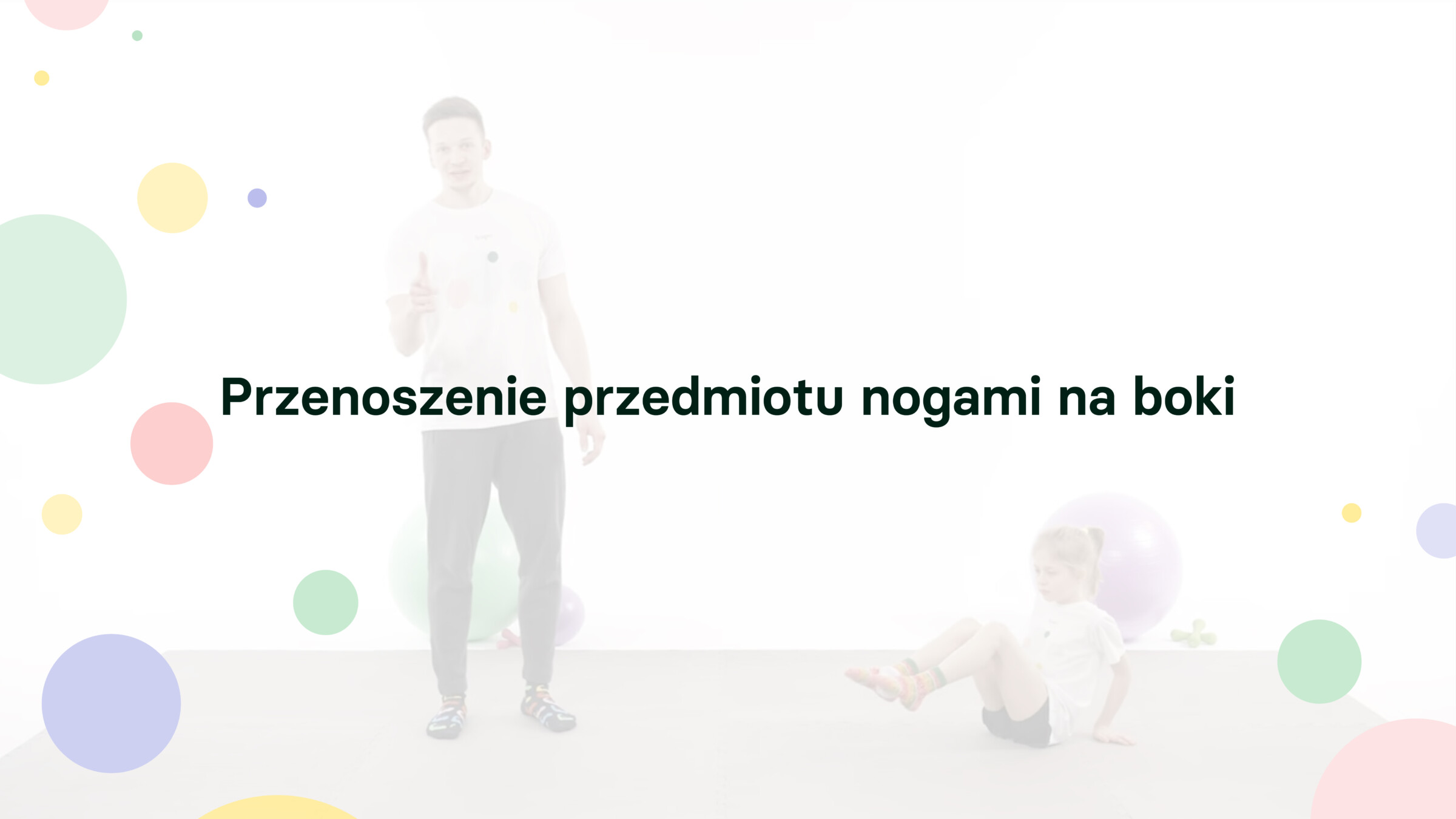 Zdjęcie ćwiczenia Przenoszenie przedmiotu nogami na boki