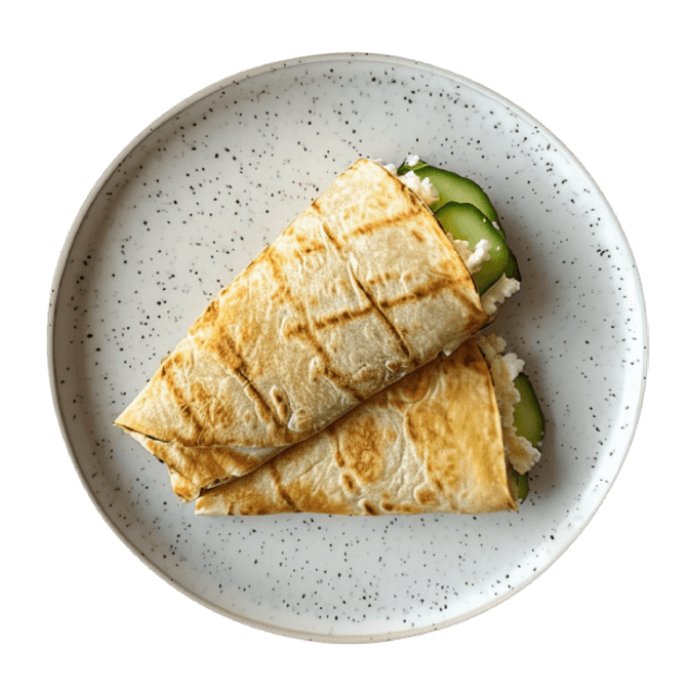 Tortilla z twarożkiem, szynką, sałatą i ogórkiem