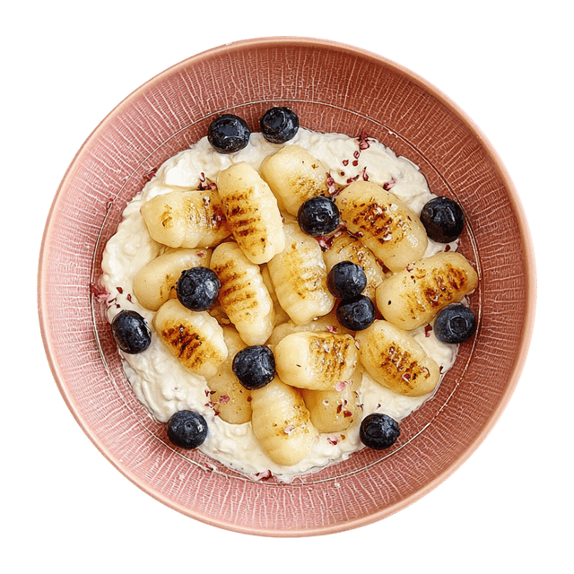Gnocchi na słodko z miodem, twarożkiem i borówkami