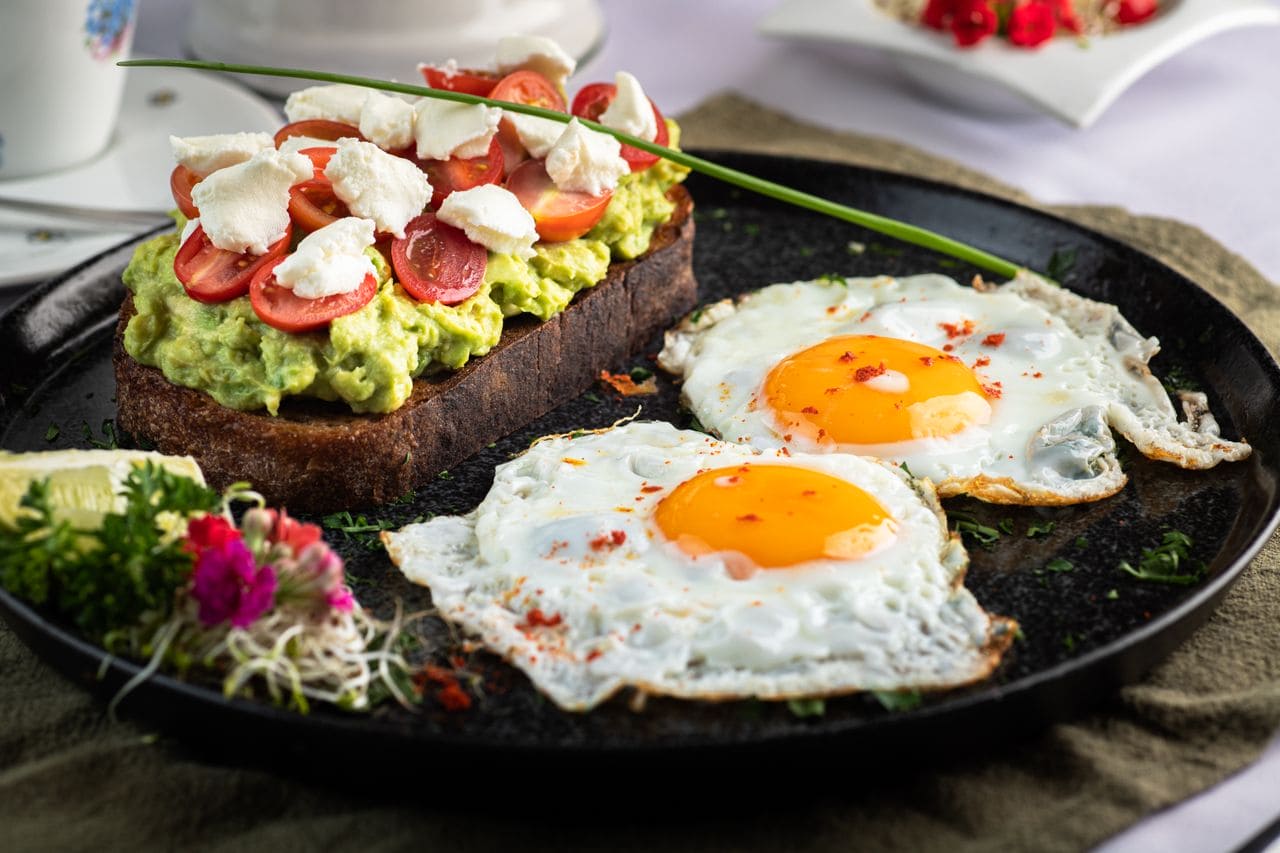 Zdjęcie do: Śniadania do 500 kcal – 45 fit propozycji od dietetyków
